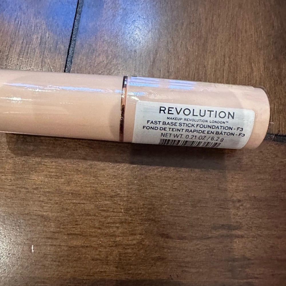 Makeup Revolution Fast Base Stick Foundation Fair Skin Tones F3 - New